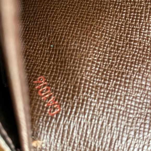 LOUIS VUITTON long snap wallet. EUC - Picture 10 of 16